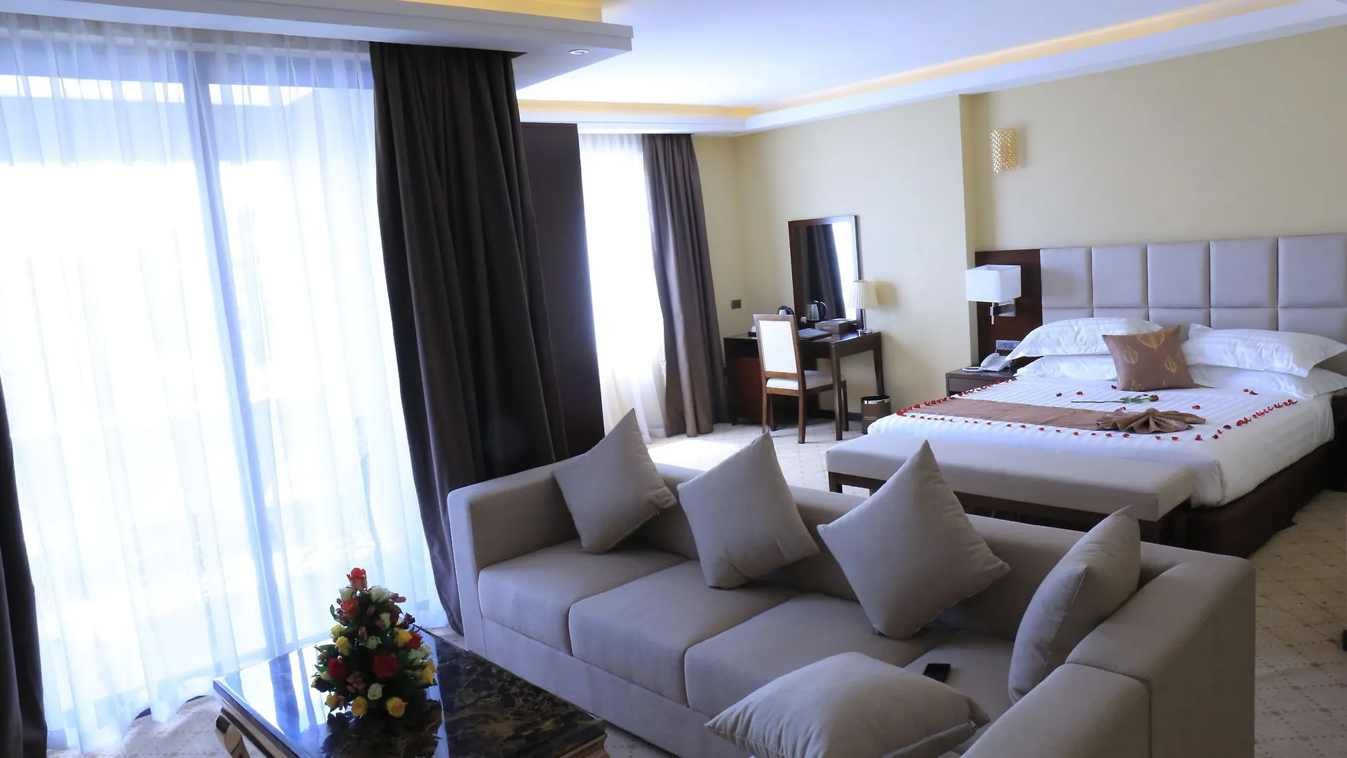 Berlottue Hotel Addis Ababa 4*,